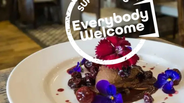 3 Course Lunch and Glass of Fizz at Hinnies